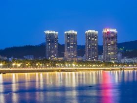 城市东岸